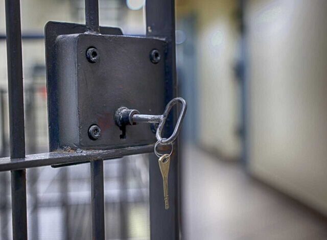 Shoplifter jailed after breaching suspended prison sentence